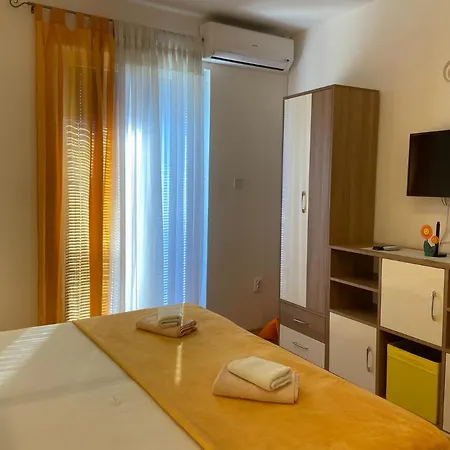 Lina - 30m From The Beach Pag Town