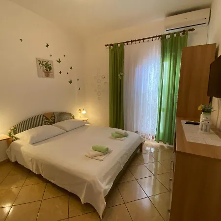 Apartment Lina - 30m From The Beach *