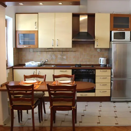 Apartment Lina - 30m From The Beach
