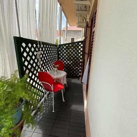 Apartment Lina - 30m From The Beach Pag Town