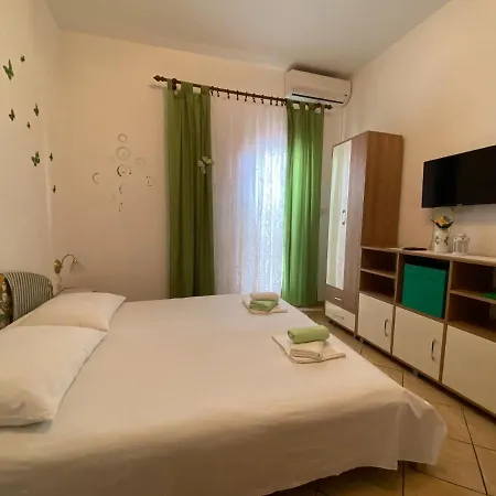Apartment Lina - 30m From The Beach Pag Town